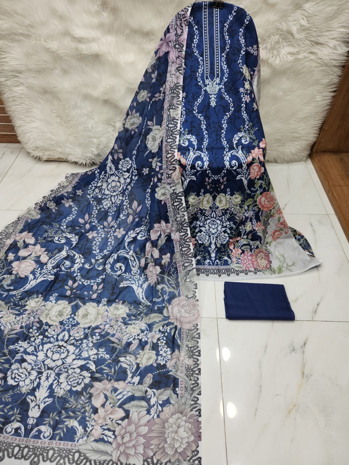 MAHJABEEN SIGNATURE LAWN  P45