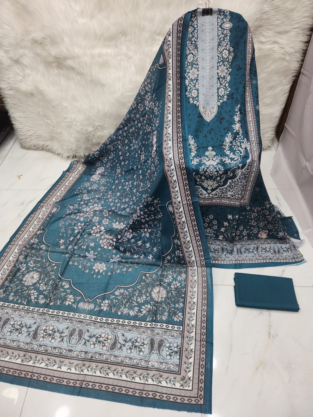 MAHJABEEN SIGNATURE LAWN P49