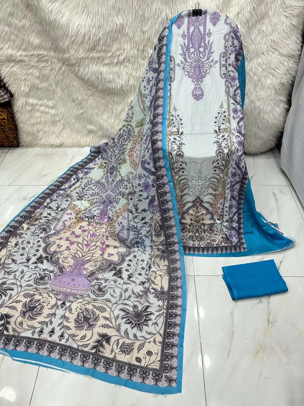 MAHJABEEN SIGNATURE LAWN P100