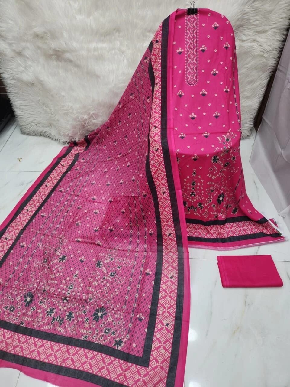 MAHJABEEN SIGNATURE LAWN P55
