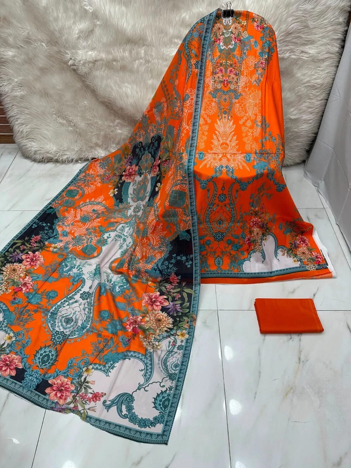MAHJABEEN SIGNATURE LAWN P59