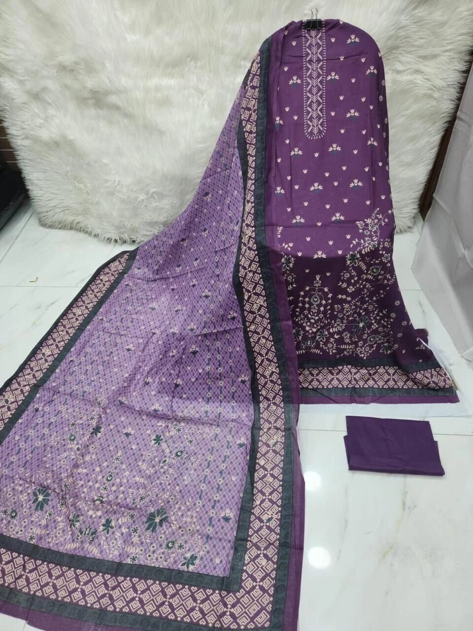 MAHJABEEN SIGNATURE LAWN P65