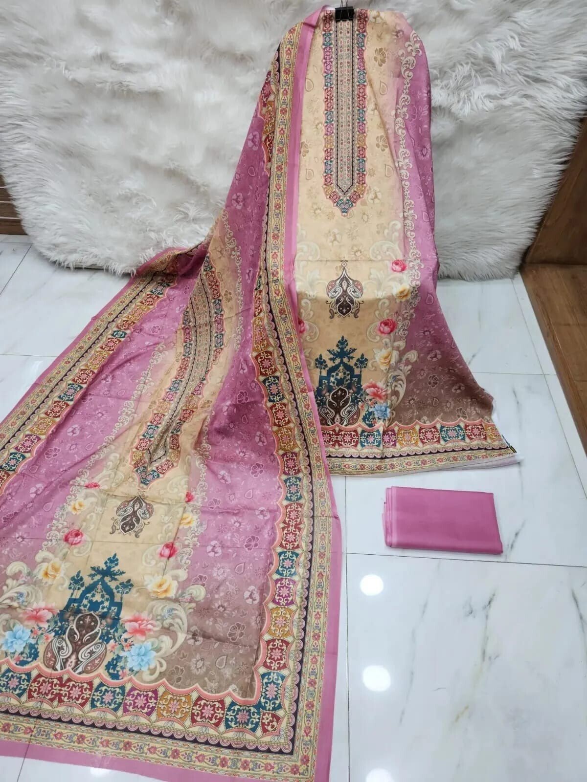 MAHJABEEN SIGNATURE LAWN P67