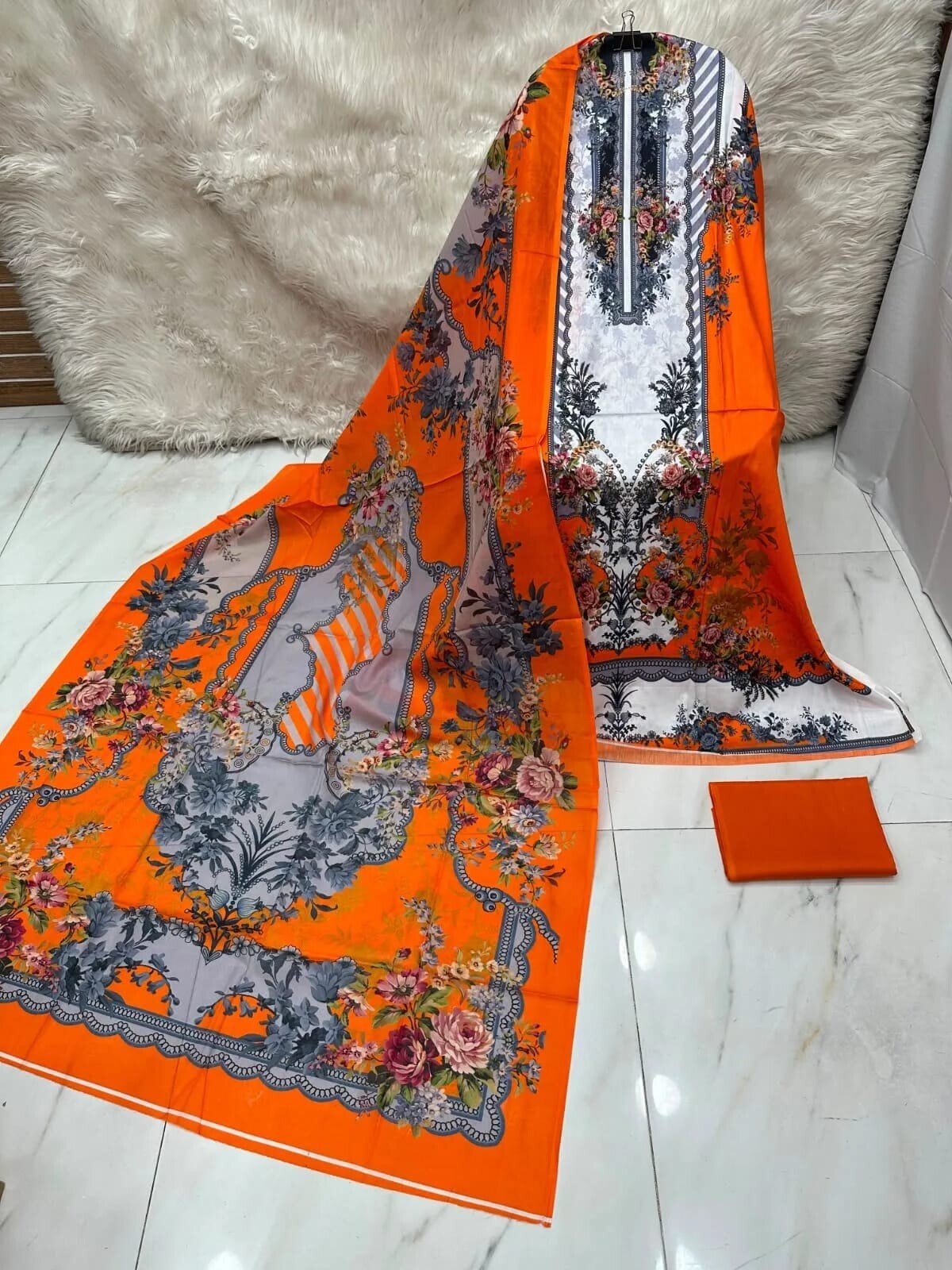 MAHJABEEN SIGNATURE LAWN P73