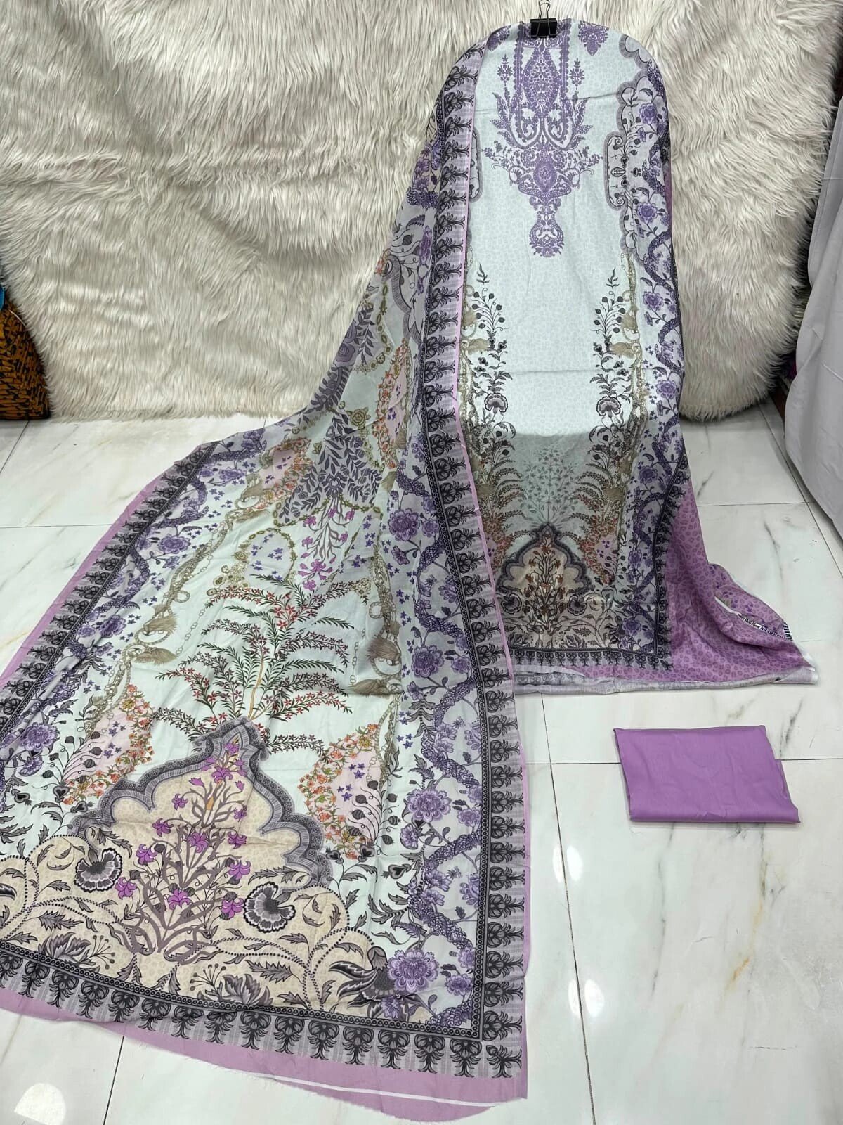 MAHJABEEN SIGNATURE LAWN P74