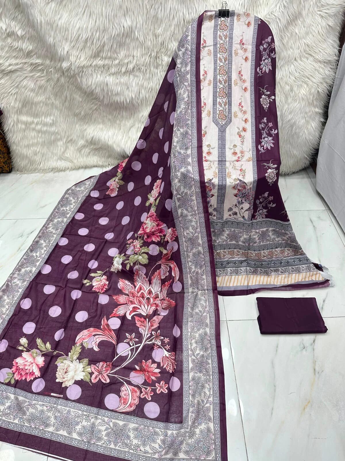 MAHJABEEN SIGNATURE LAWN P75