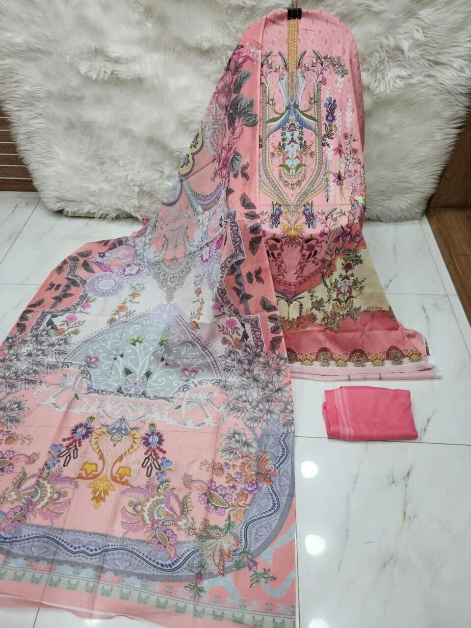 MAHJABEEN SIGNATURE LAWN P78