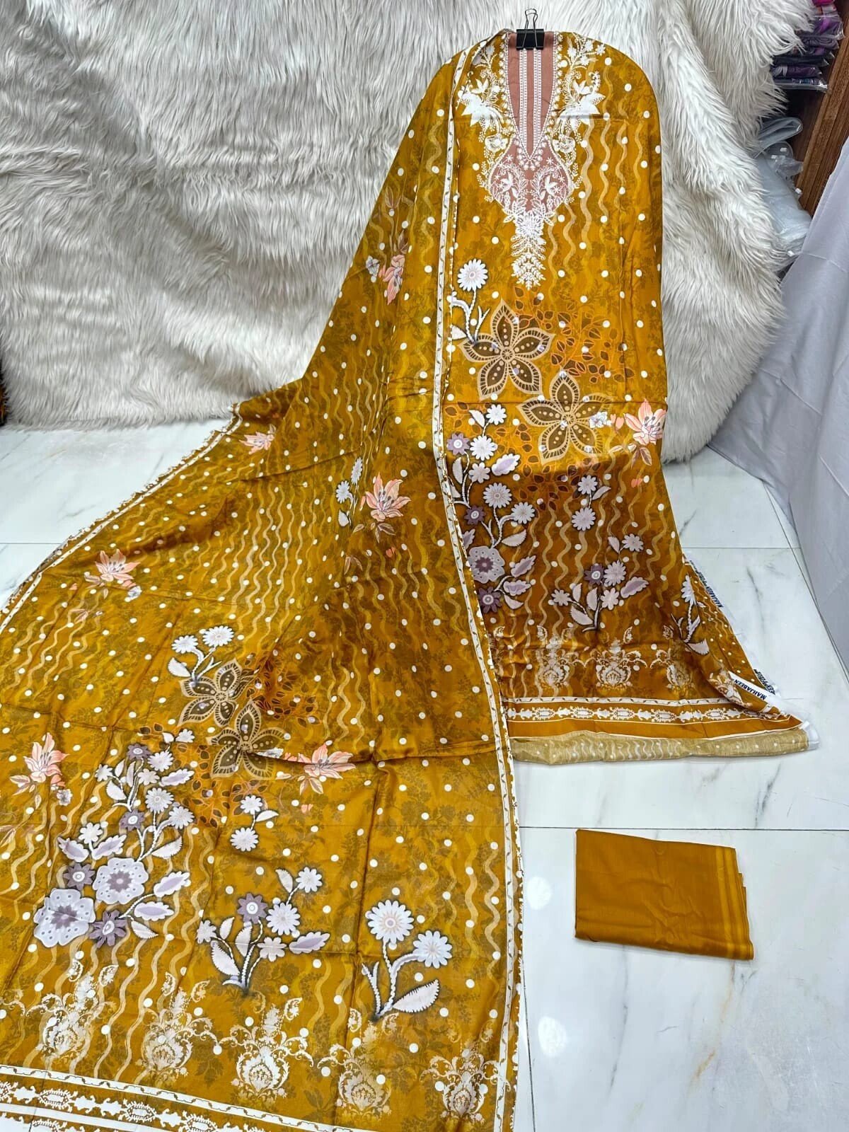 MAHJABEEN SIGNATURE LAWN P83