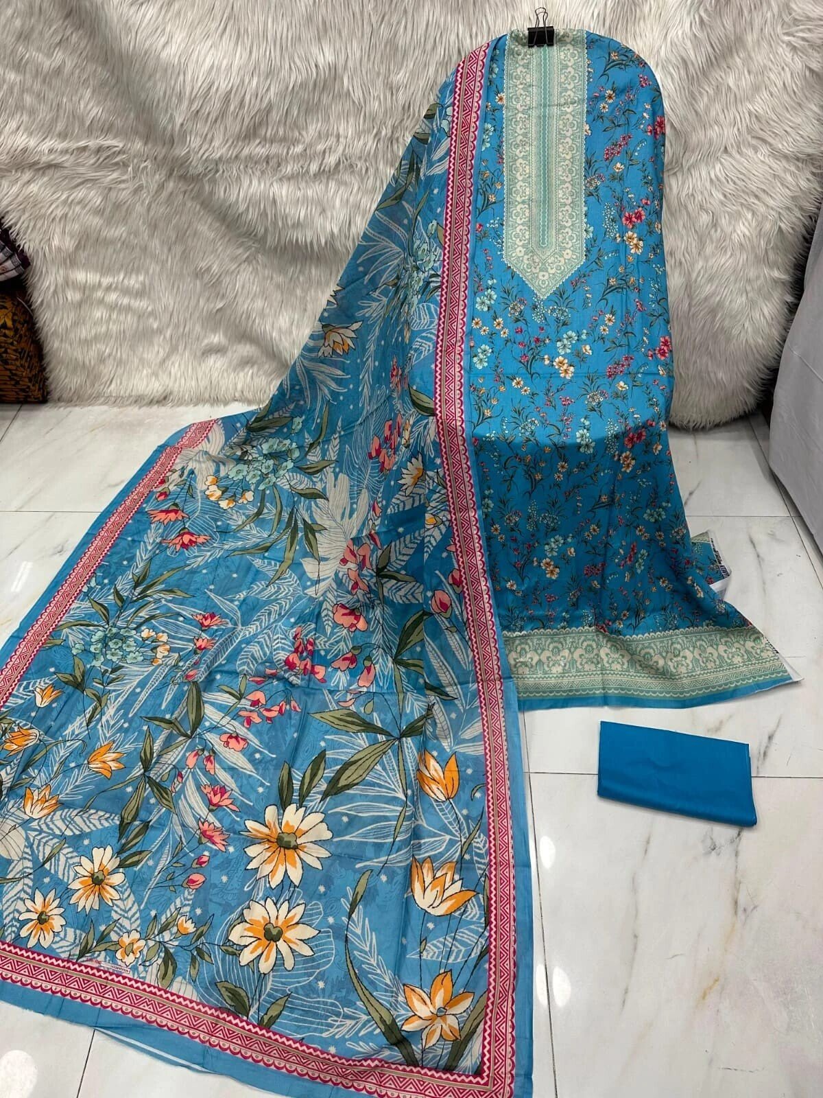 MAHJABEEN SIGNATURE LAWN P87