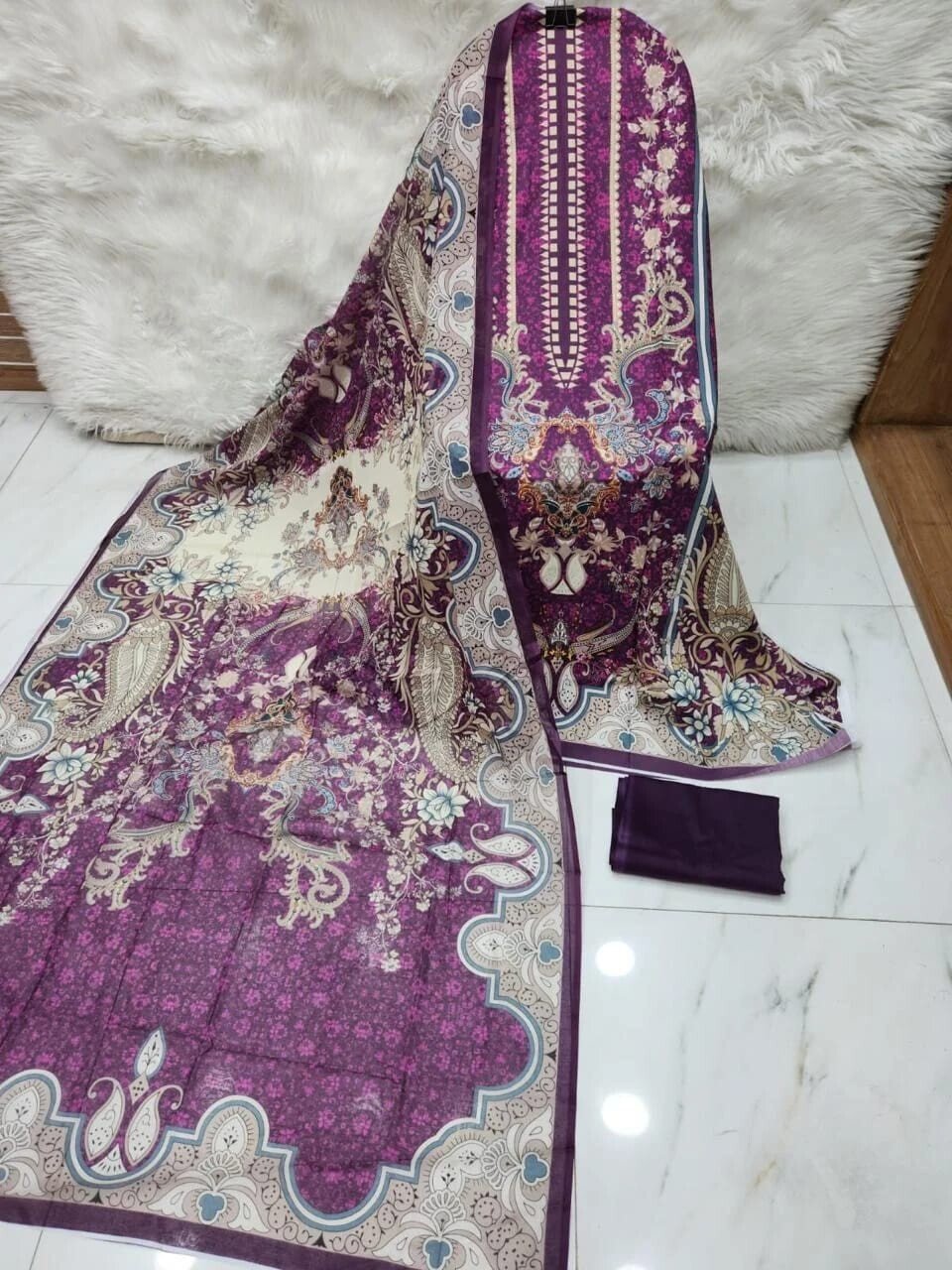 MAHJABEEN SIGNATURE LAWN P90