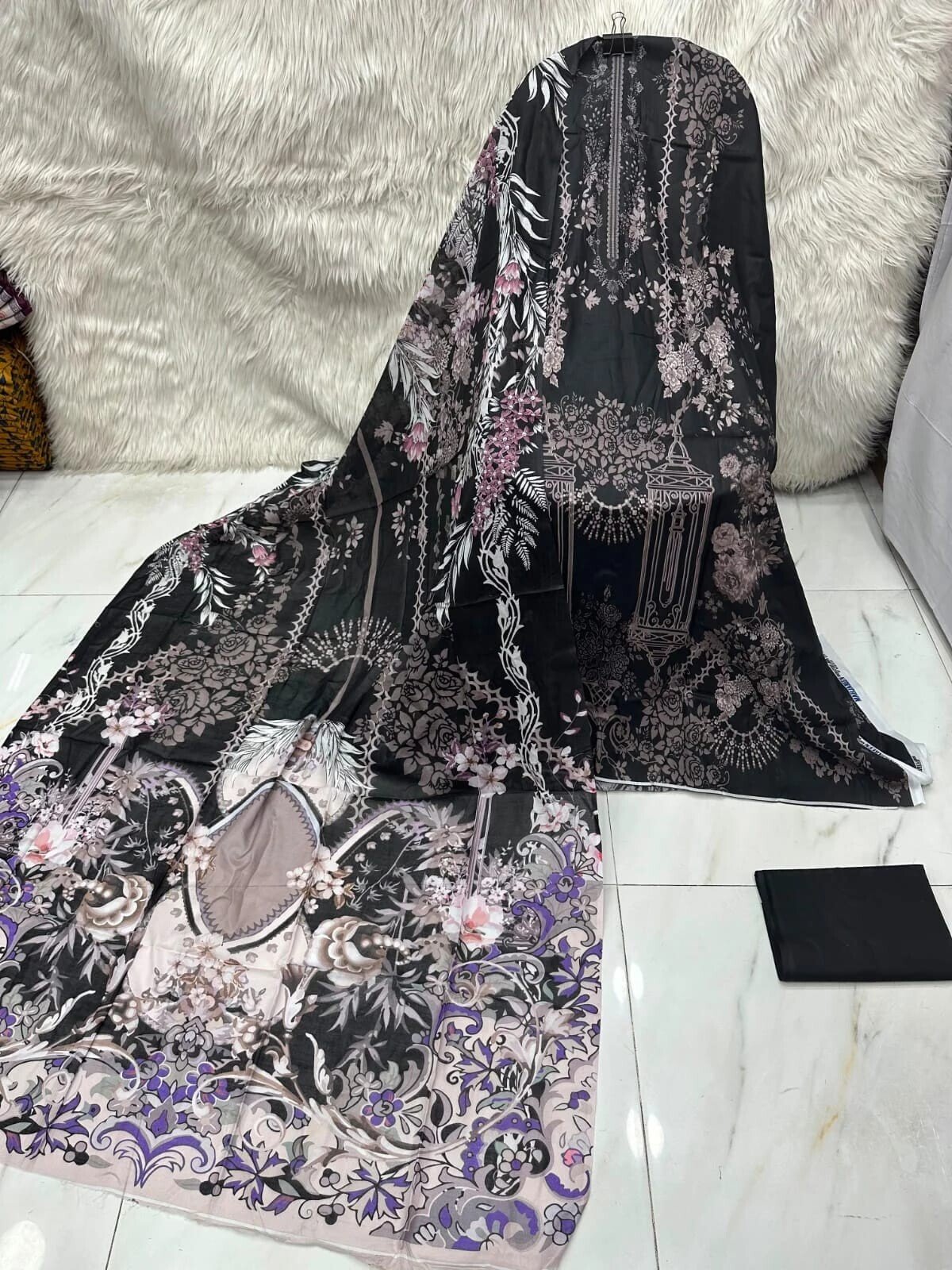 MAHJABEEN SIGNATURE LAWN P91