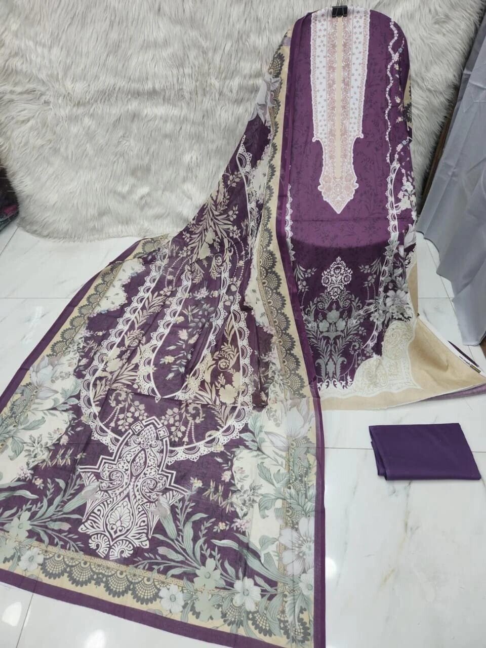 MAHJABEEN SIGNATURE LAWN P93