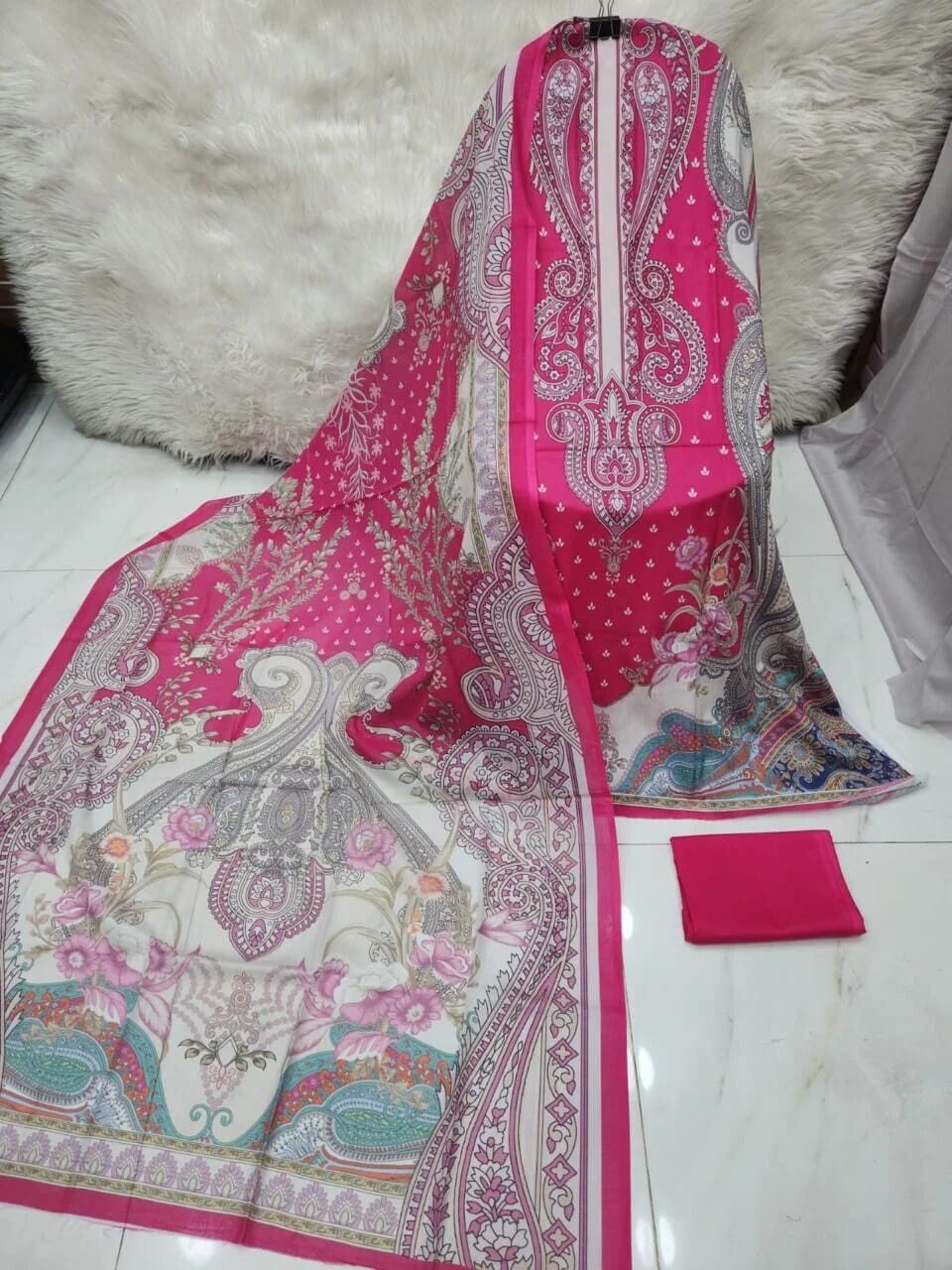 MAHJABEEN SIGNATURE LAWN P94