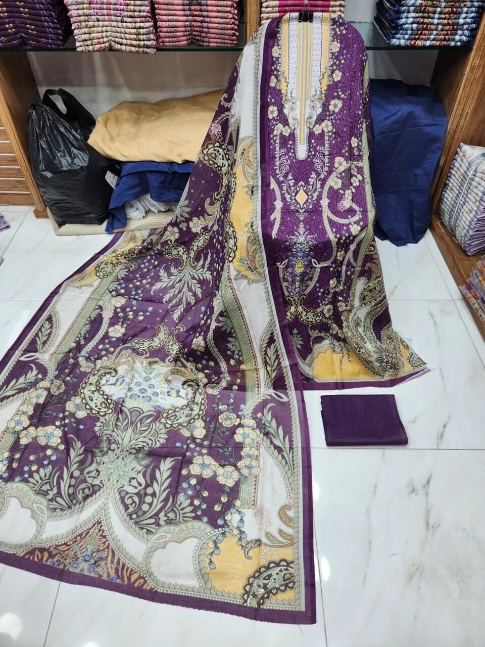 MAHJABEEN SIGNATURE LAWN P95