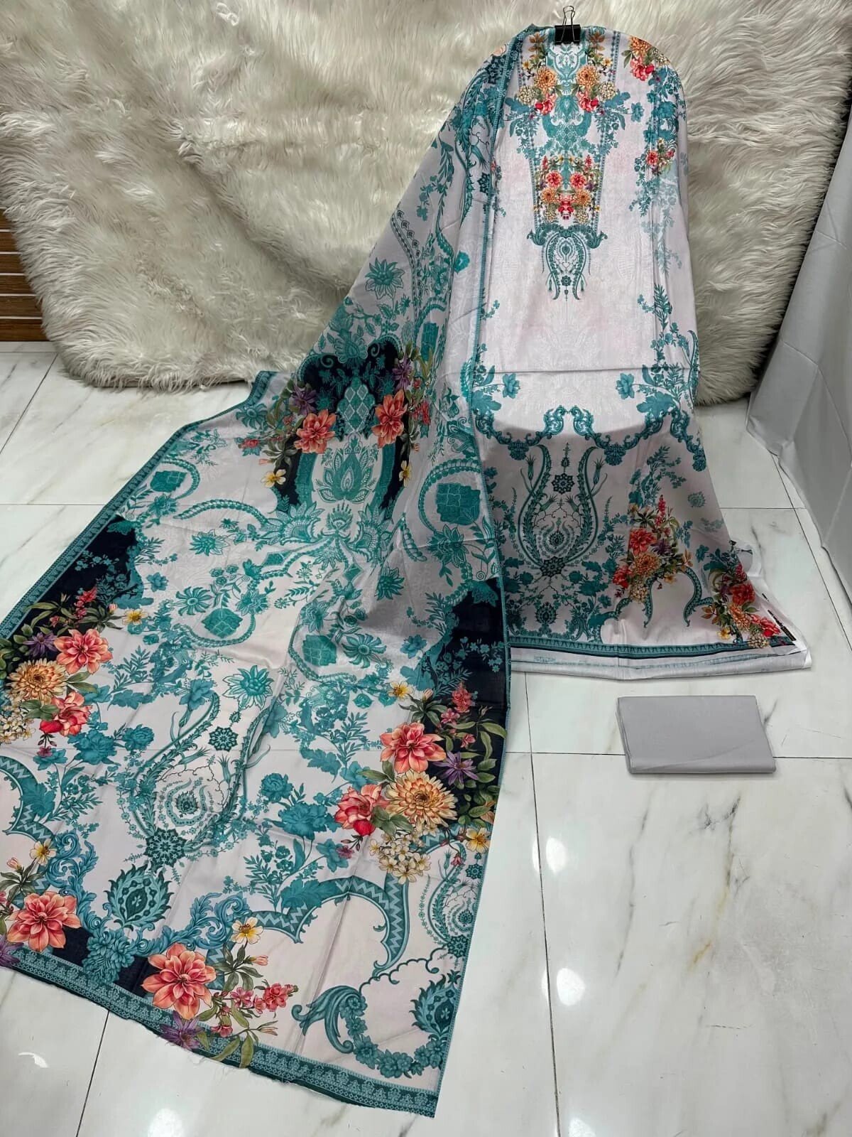 MAHJABEEN SIGNATURE LAWN P97