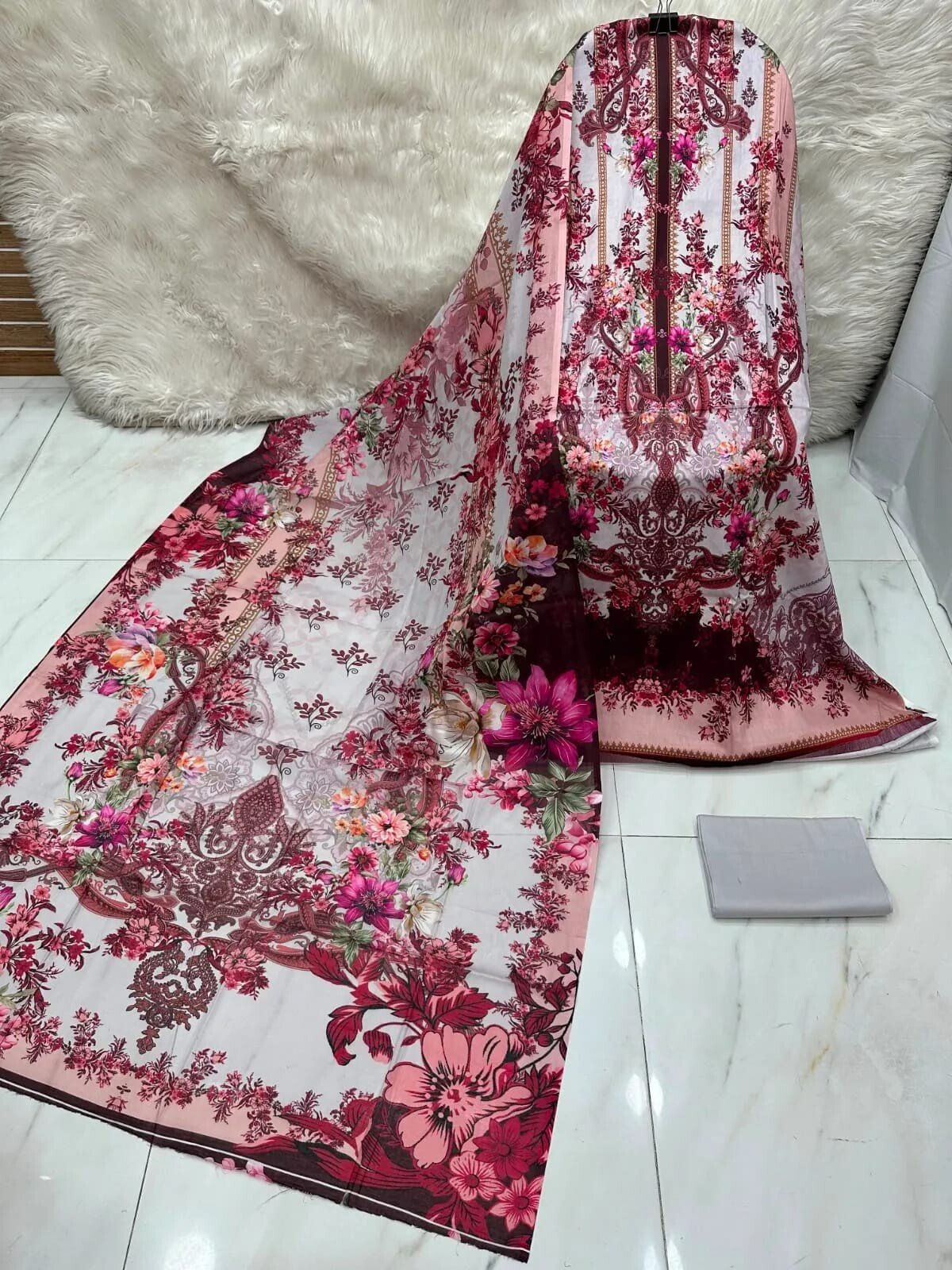 MAHJABEEN SIGNATURE LAWN P98