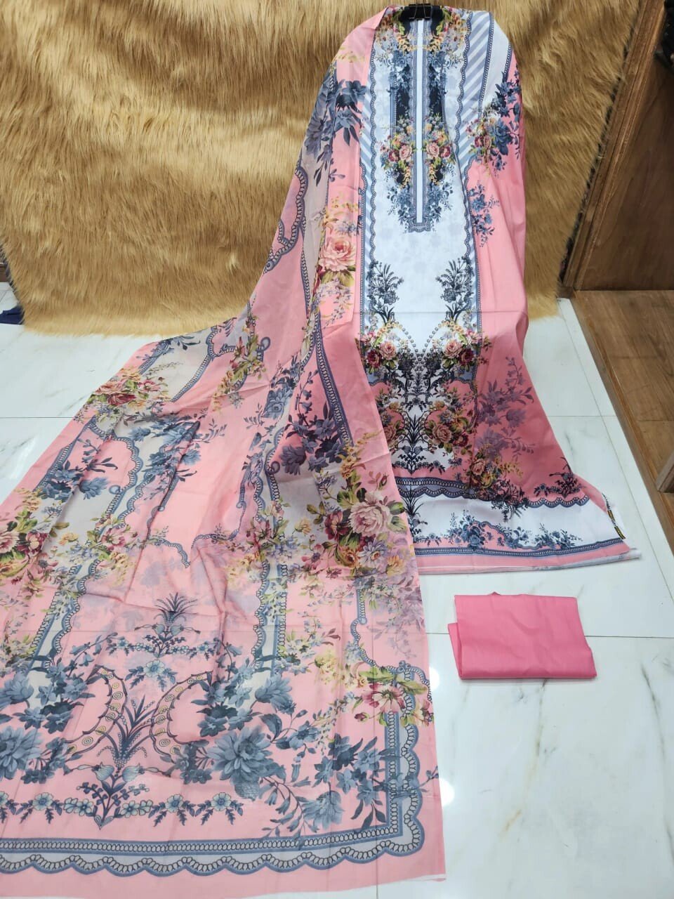 MAHJABEEN SIGNATURE LAWN P99